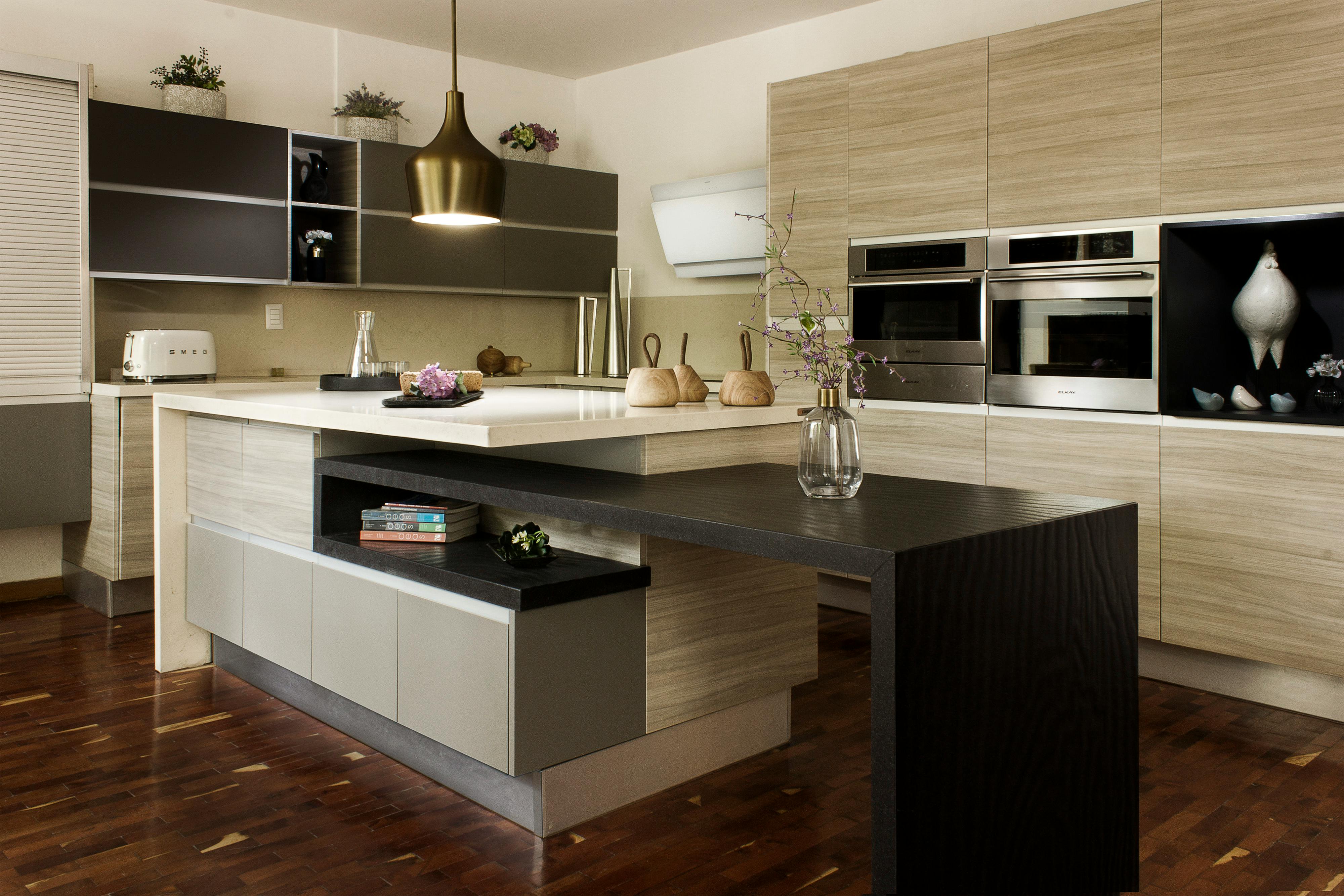 Kitchen cabinets with vinyl wrapping