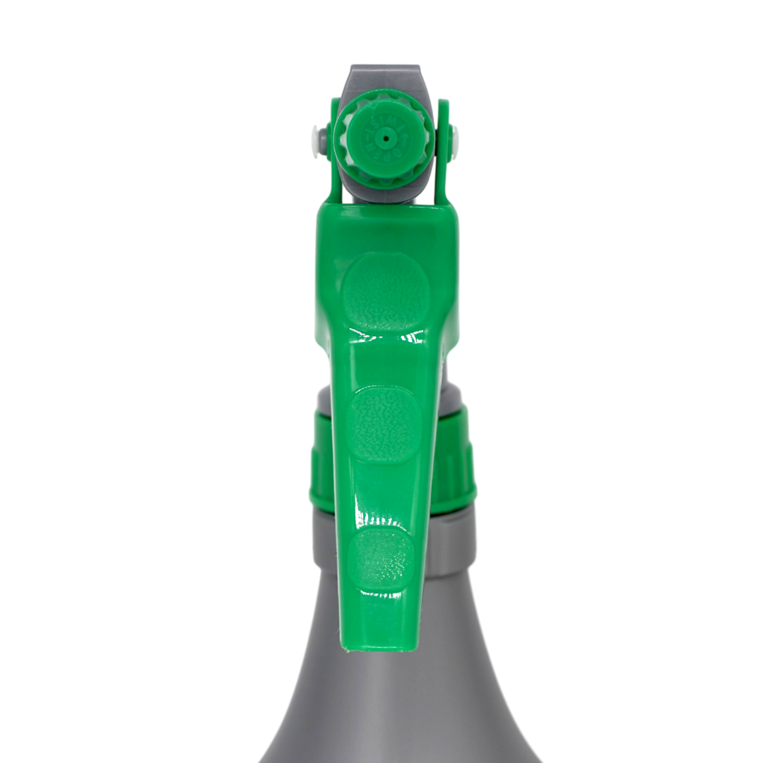 Large 900ml spray bottle for applying cleaning solution or slip solution during installs.